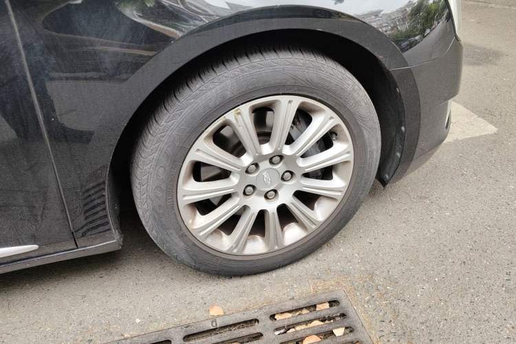 Used Cadillac XTS 2017 28T Elite Model Right Front Wheel Hub