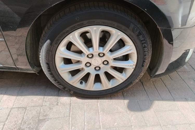 Used Cadillac XTS 2017 28T Elite Model Right Front Wheel Hub