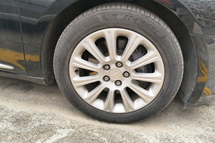 Used Cadillac XTS 2017 28T Tech Edition Right Front Wheel Hub
