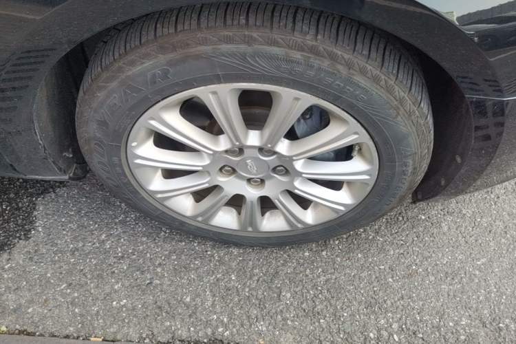 Used Cadillac XTS 2017 28T Luxury Model Right Front Wheel Hub