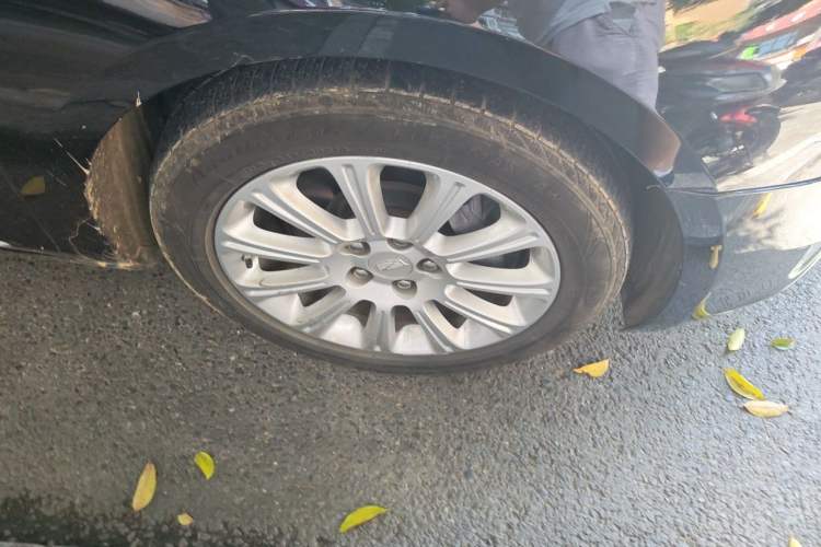 Used Cadillac XTS 2017 28T Elite Model Right Front Wheel Hub
