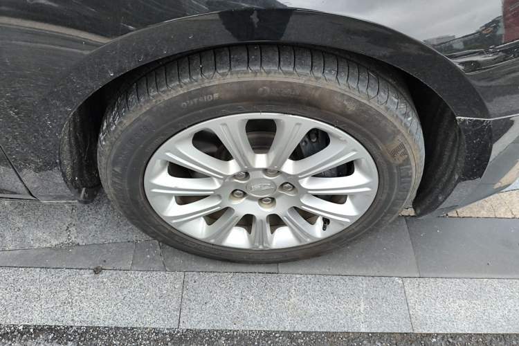 Used Cadillac XTS 2017 28T Elite Model Right Front Wheel Hub