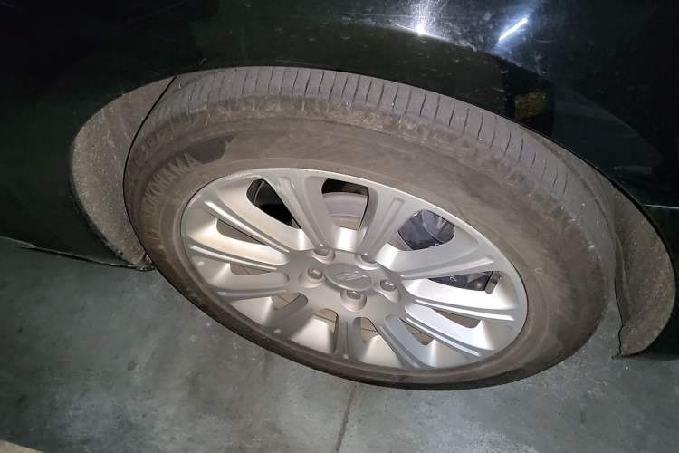 Used Cadillac XTS 2017 28T Tech Edition Right Front Wheel Hub
