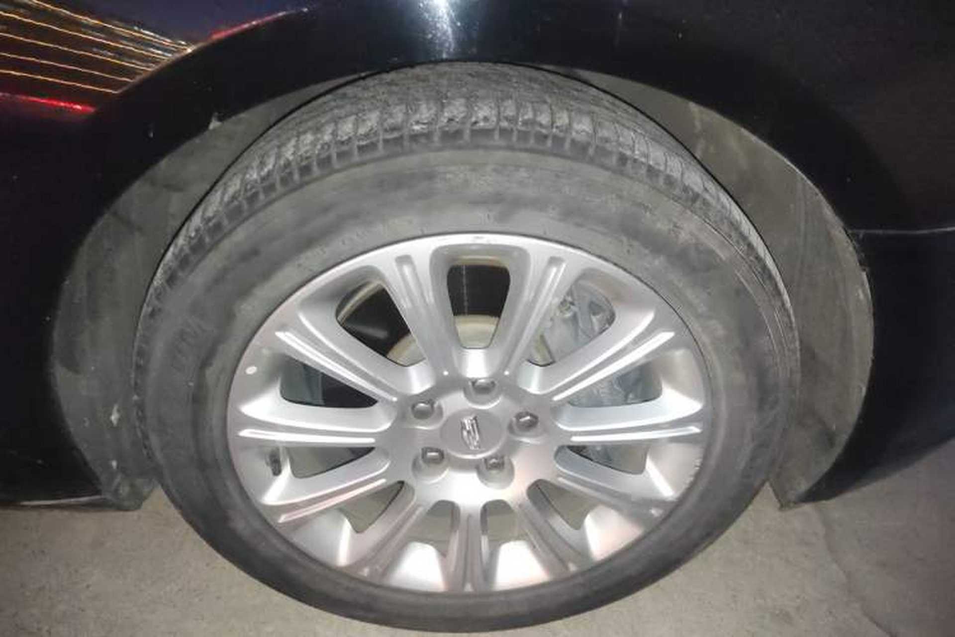 Used Cadillac XTS 2017 28T Elite Model Right Front Wheel Hub