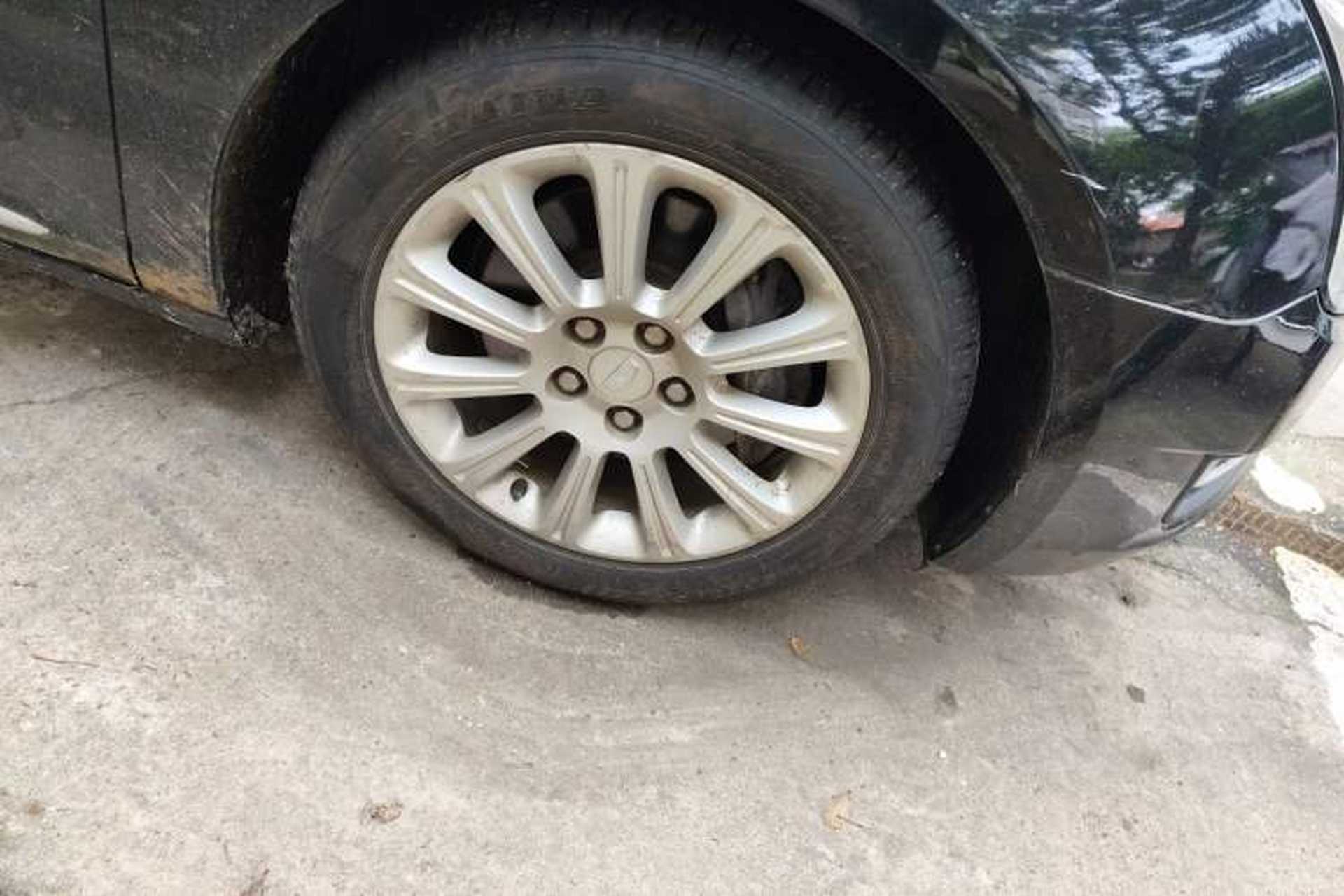 Used Cadillac XTS 2017 28T Elite Model Right Front Wheel Hub