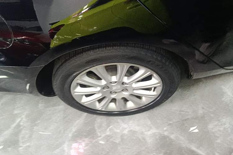 Used Cadillac XTS 2017 28T Elite Model Right Rear Wheel Hub