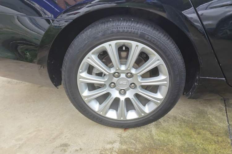 Used Cadillac XTS 2017 28T Tech Edition Right Rear Wheel Hub