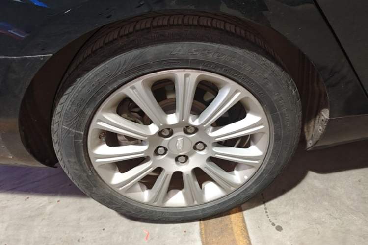 Used Cadillac XTS 2017 28T Tech Edition Right Rear Wheel Hub
