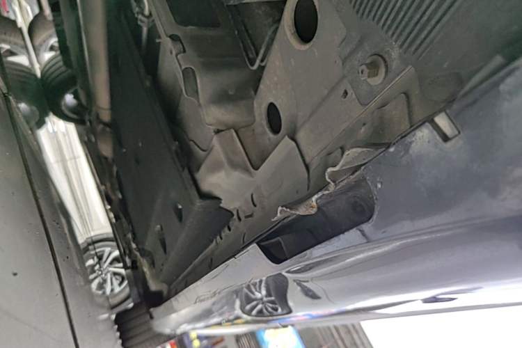 Used Cadillac XTS 2017 28T Elite Model Right Side Sill