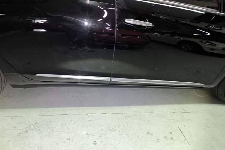 Used Cadillac XTS 2017 28T Tech Edition Right Side Sill