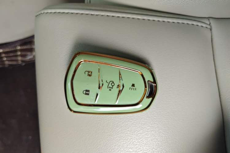 Used Cadillac XTS 2017 28T Tech Edition Vehicle Key