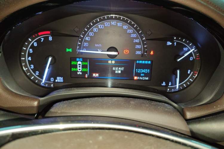 Used Cadillac XTS 2017 28T Tech Edition Odometer Close Up