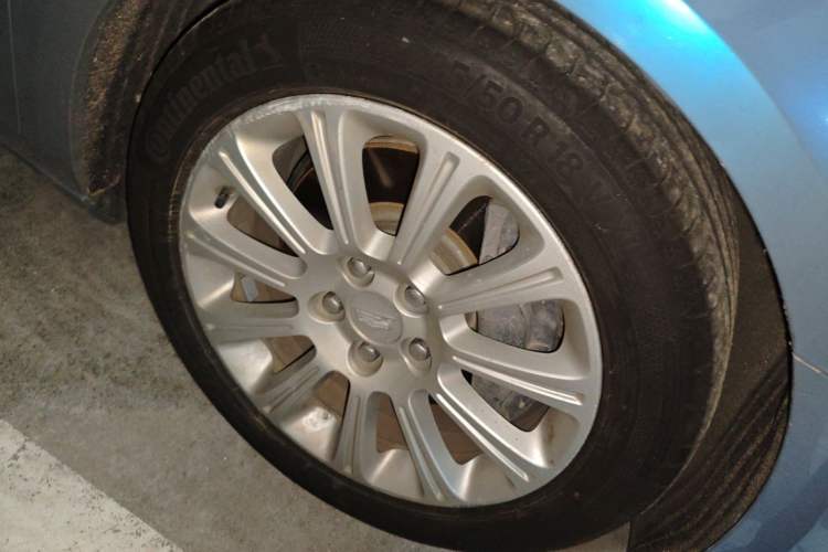 Used Cadillac XTS 2017 28T Tech Edition Right Front Wheel Hub