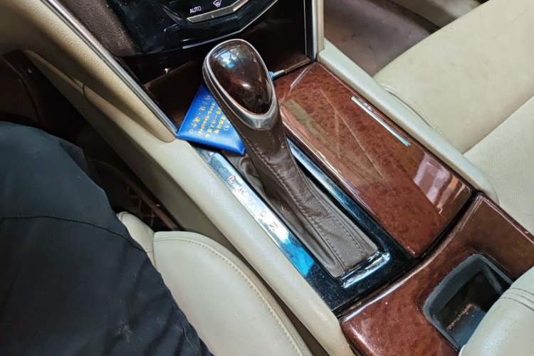Used Cadillac XTS 2017 28T Tech Edition Gear Lever