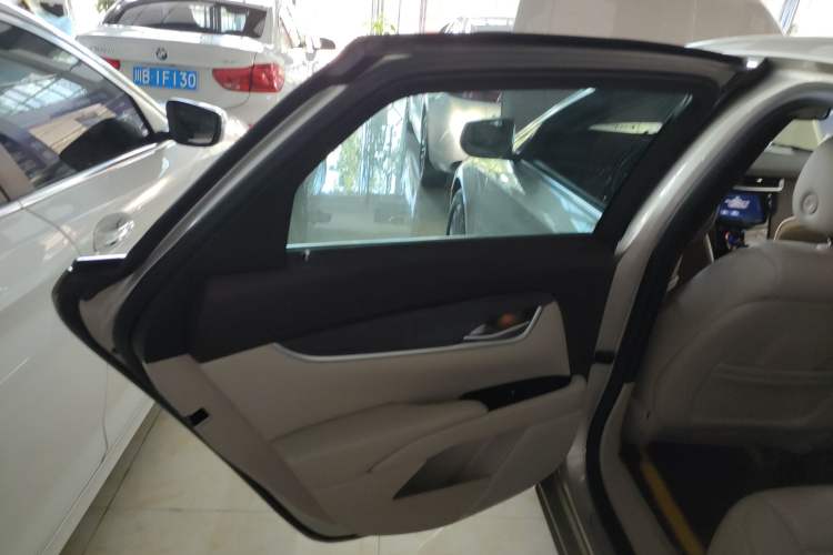Used Cadillac XTS 2017 28T Tech Edition Interior 8