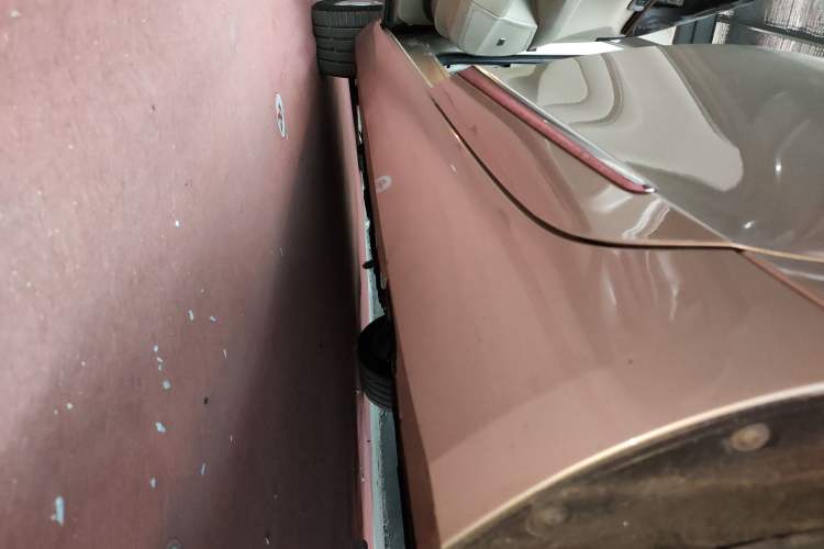Used Cadillac XTS 2017 28T Elite Model Left Side Sill
