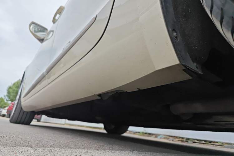 Used Cadillac XTS 2017 28T Elite Model Left Side Sill