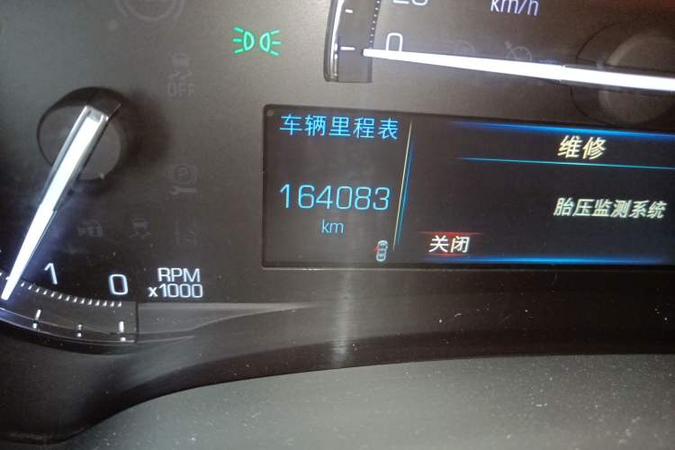 Used Cadillac XTS 2017 28T Elite Model Odometer Close Up