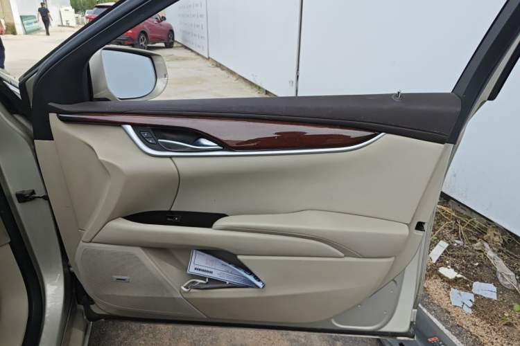 Used Cadillac XTS 2017 28T Elite Model Right Front Door Interior