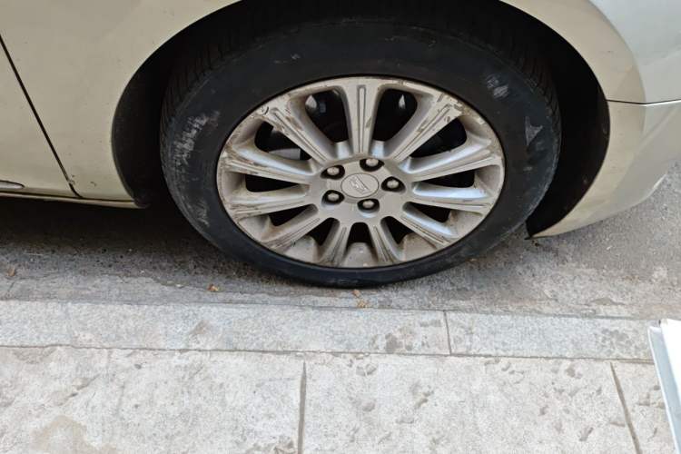 Used Cadillac XTS 2017 28T Tech Edition Right Front Wheel Hub