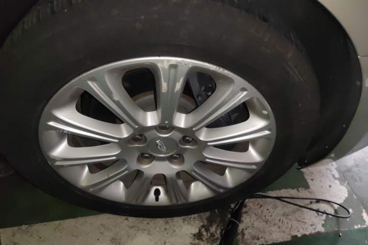 Used Cadillac XTS 2017 28T Elite Model Right Front Wheel Hub