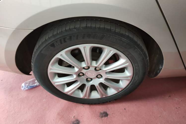 Used Cadillac XTS 2017 28T Elite Model Right Rear Wheel Hub