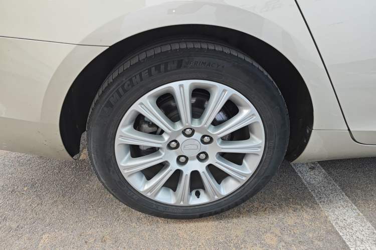 Used Cadillac XTS 2017 28T Elite Model Right Rear Wheel Hub