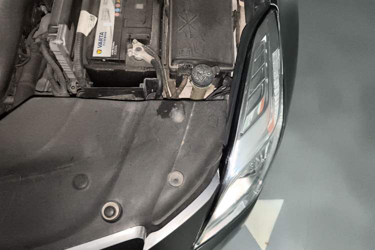 Used Cadillac XTS 2017 28T Tech Edition Engine Bay Left