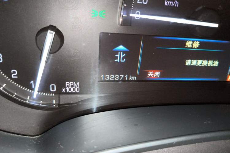 Used Cadillac XTS 2017 28T Tech Edition Odometer Close Up