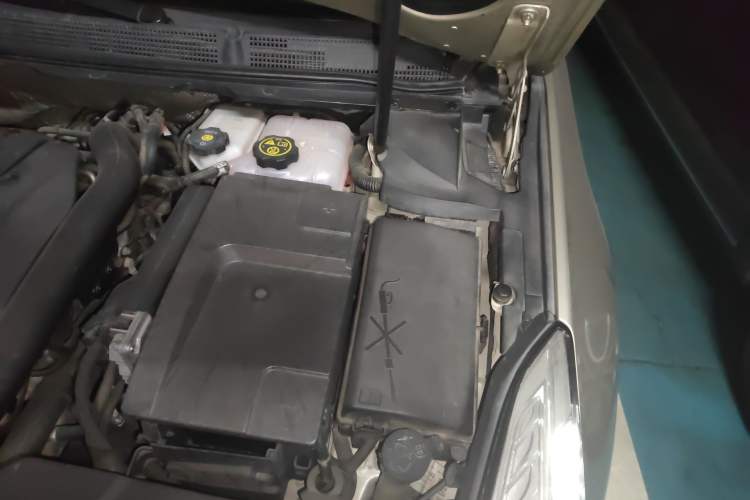Used Cadillac XTS 2017 28T Tech Edition Engine Bay Left
