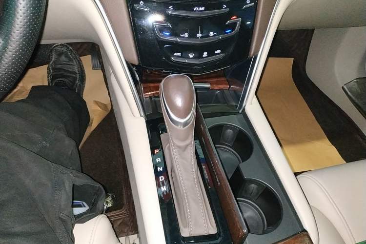 Used Cadillac XTS 2017 28T Tech Edition Gear Lever