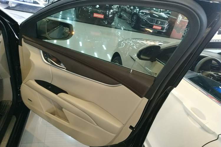 Used Cadillac XTS 2017 28T Tech Edition Interior 5