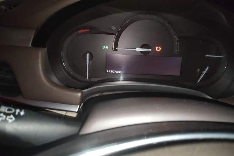 Used Cadillac XTS 2017 28T Tech Edition Odometer Close Up