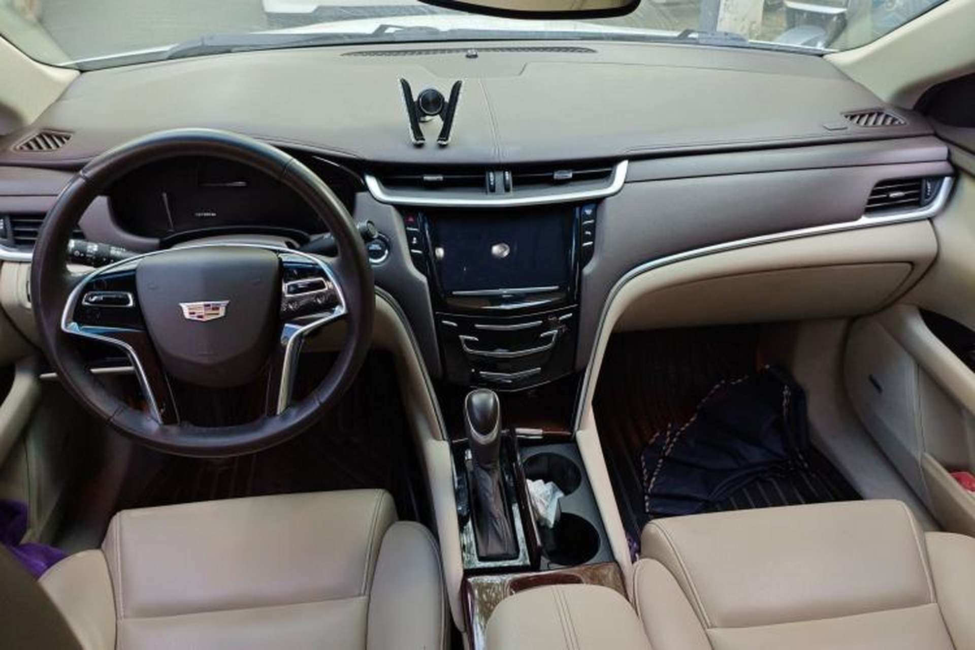 Used Cadillac XTS 2017 28T Tech Edition Center Console