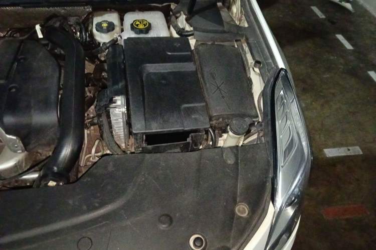 Used Cadillac XTS 2017 28T Tech Edition Engine Bay Left