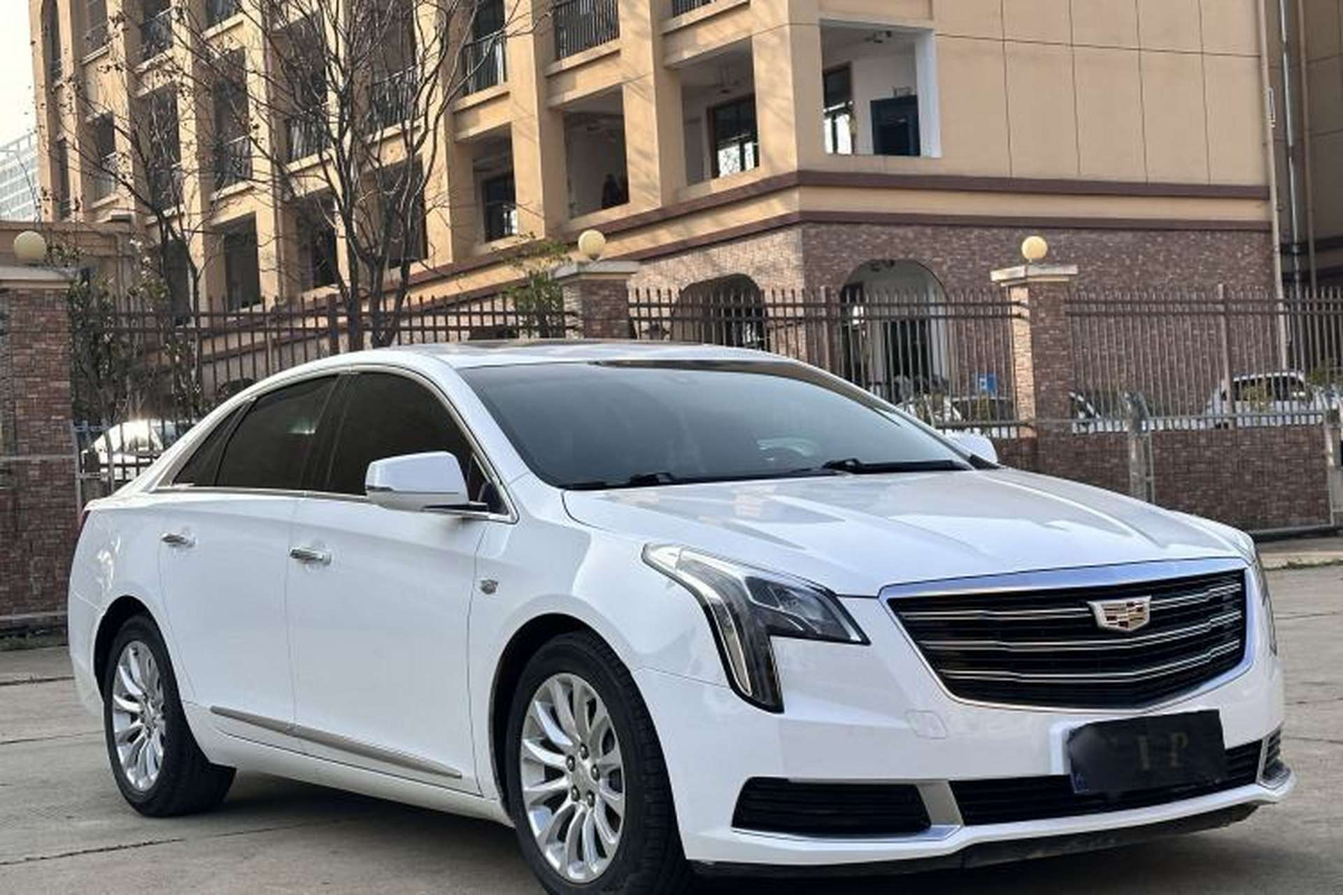 Used Cadillac XTS 2017 28T Tech Edition Exterior 2