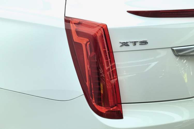 Used Cadillac XTS 2017 28T Tech Edition Exterior 7