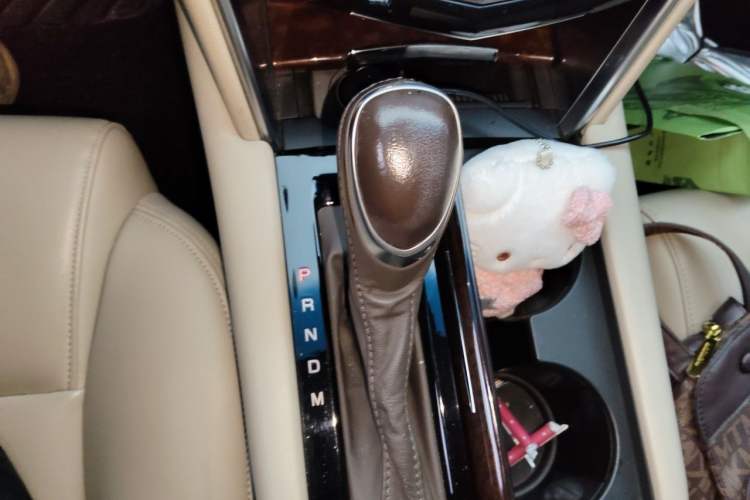 Used Cadillac XTS 2017 28T Tech Edition Gear Lever