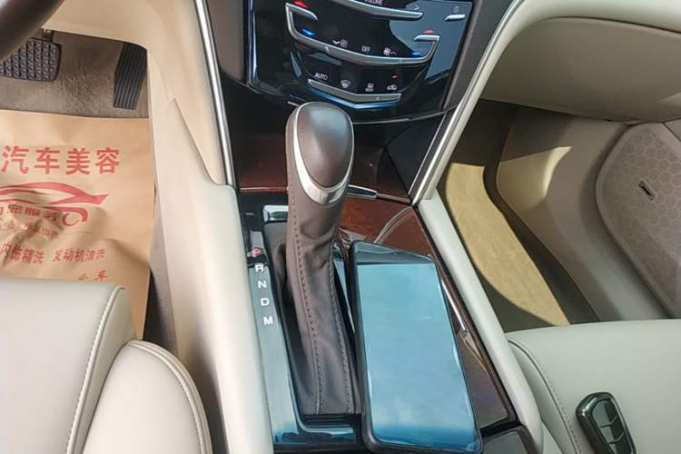 Used Cadillac XTS 2017 28T Tech Edition Gear Lever