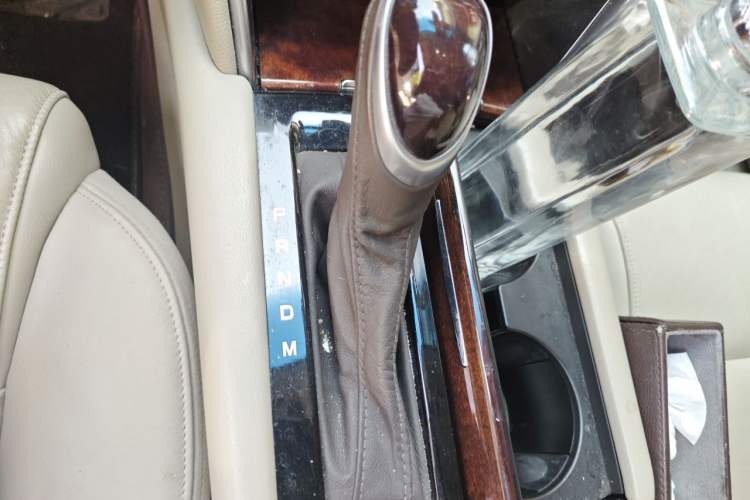Used Cadillac XTS 2017 28T Elite Model Gear Lever