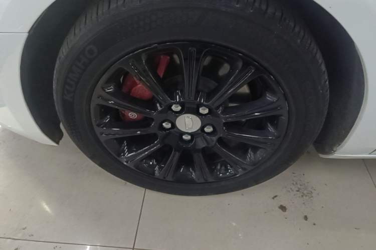 Used Cadillac XTS 2017 28T Tech Edition Left Front Wheel Hub