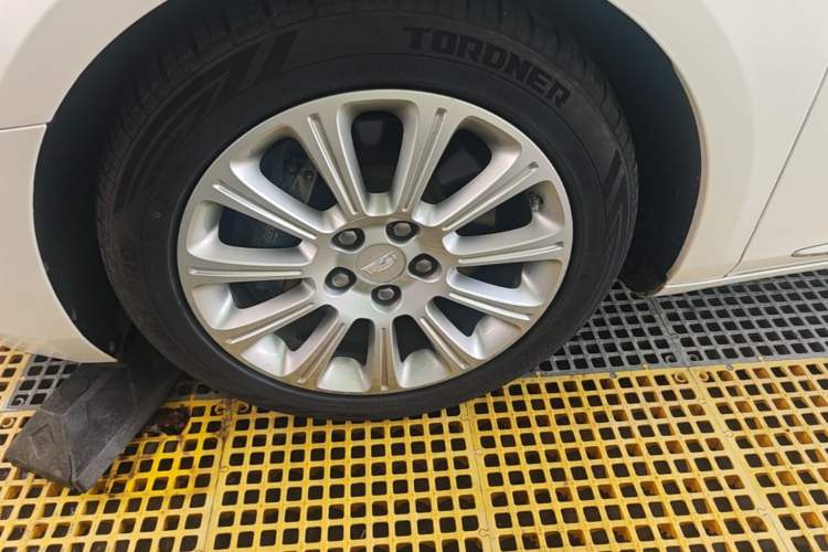Used Cadillac XTS 2017 28T Elite Model Left Front Wheel Hub