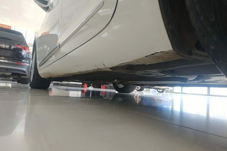 Used Cadillac XTS 2017 28T Tech Edition Left Side Sill