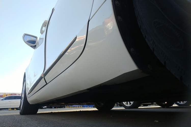 Used Cadillac XTS 2017 28T Elite Model Left Side Sill
