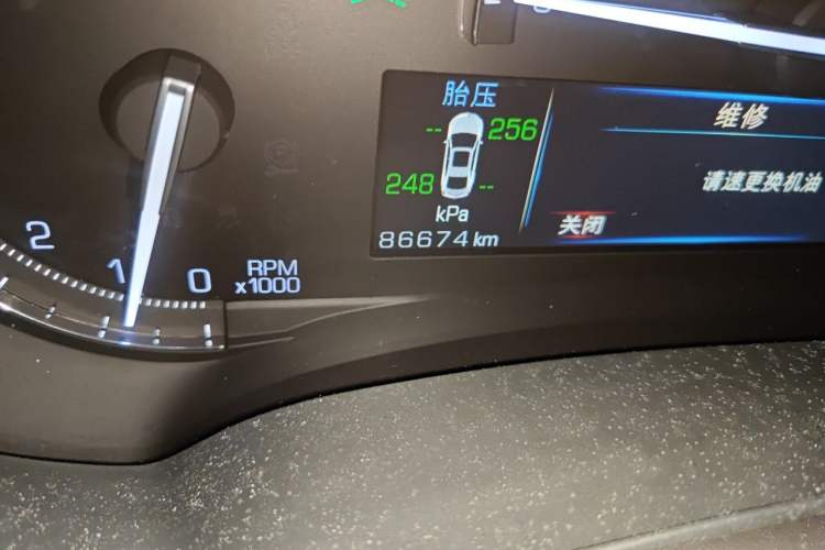 Used Cadillac XTS 2017 28T Elite Model Odometer Close Up