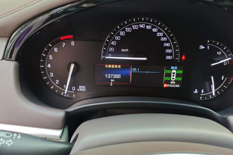 Used Cadillac XTS 2017 28T Tech Edition Odometer Close Up
