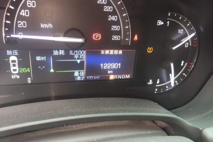 Used Cadillac XTS 2017 28T Tech Edition Odometer Close Up