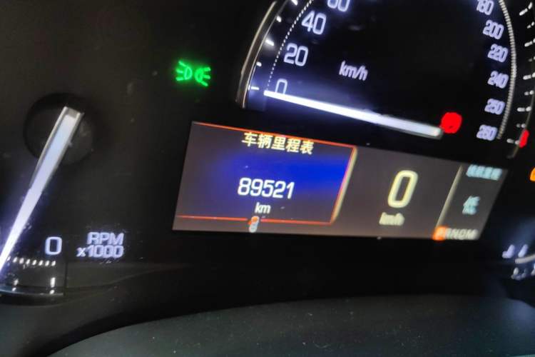 Used Cadillac XTS 2017 28T Elite Model Odometer Close Up