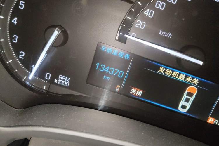 Used Cadillac XTS 2017 28T Tech Edition Odometer Close Up