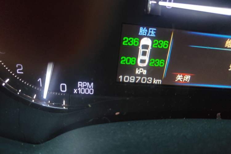 Used Cadillac XTS 2017 28T Elite Model Odometer Close Up